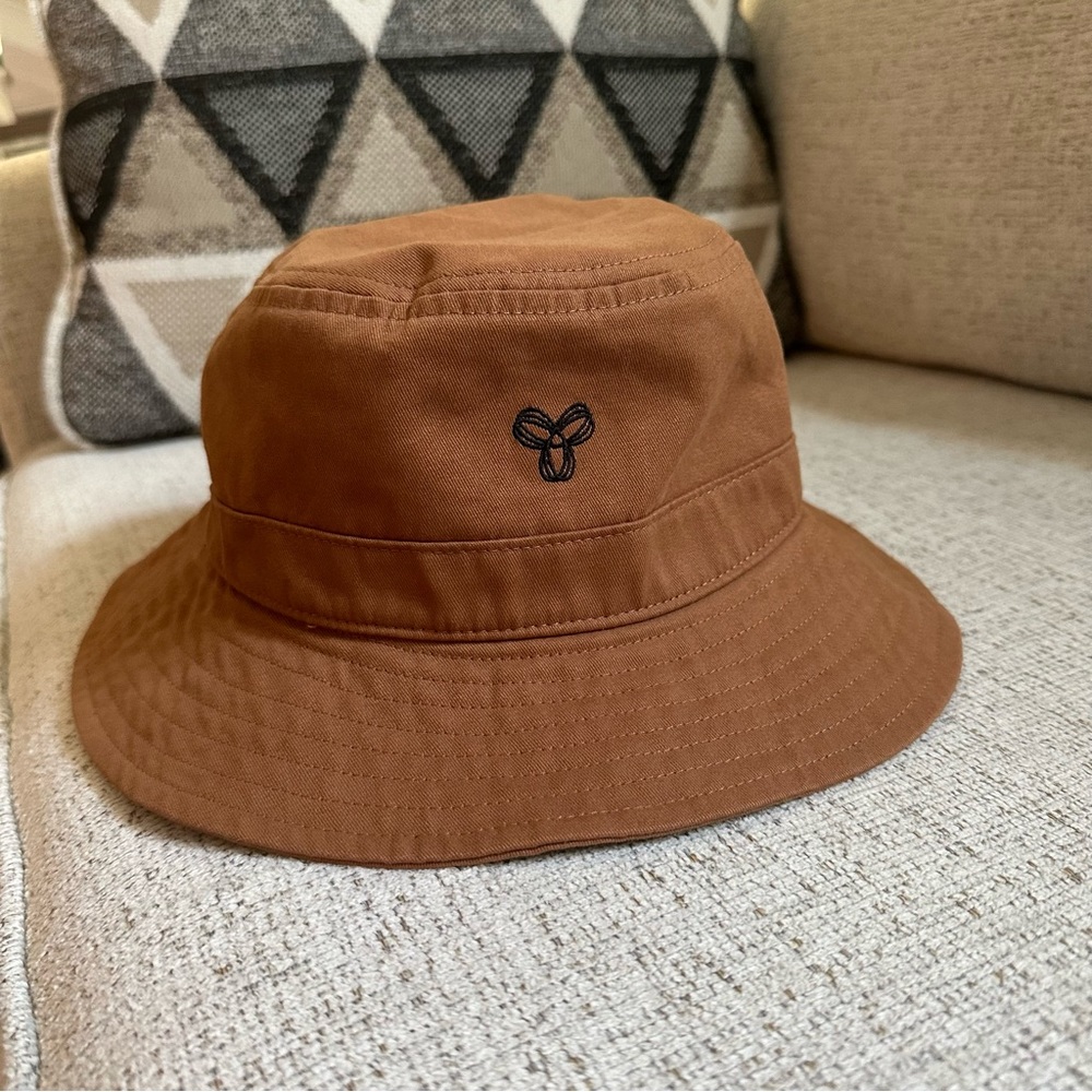 Aritzia bucket hat